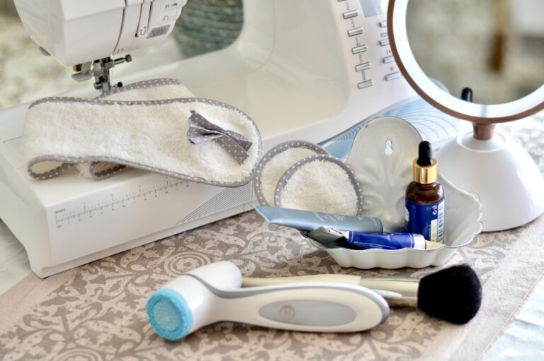 Sewing the cosmetic headband and cleansing pads hemmed by the bias tape