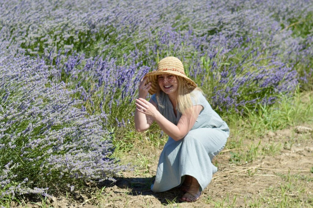 Summer Dresses_girl sitting in a lavender field